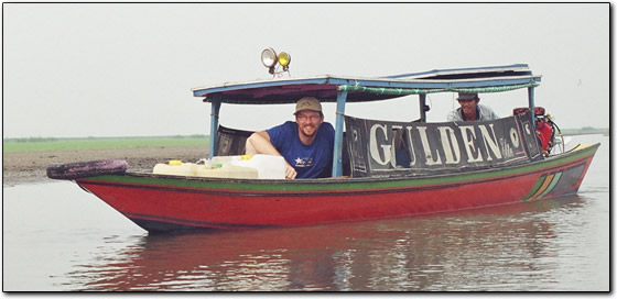 Flat-bottomed boat ride, Kalimantan