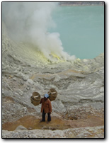 Sulfur is carried out of the crater in baskets